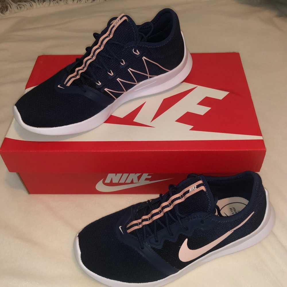 WMNS NIKE VTR